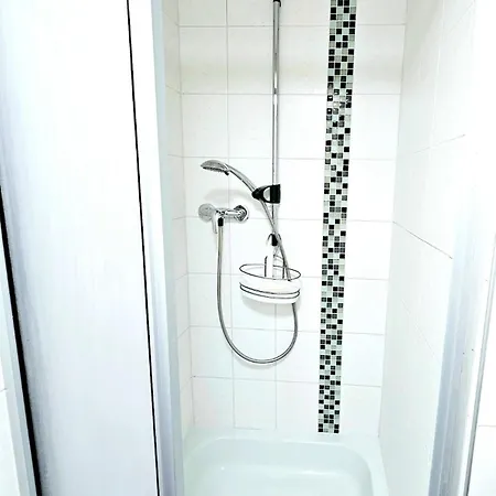 Modern Trifft Antik Apartment