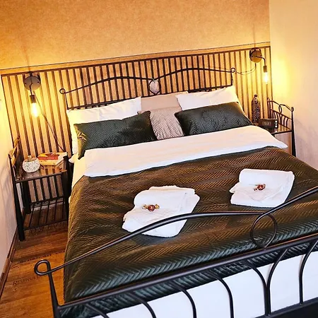 Modern Trifft Antik *